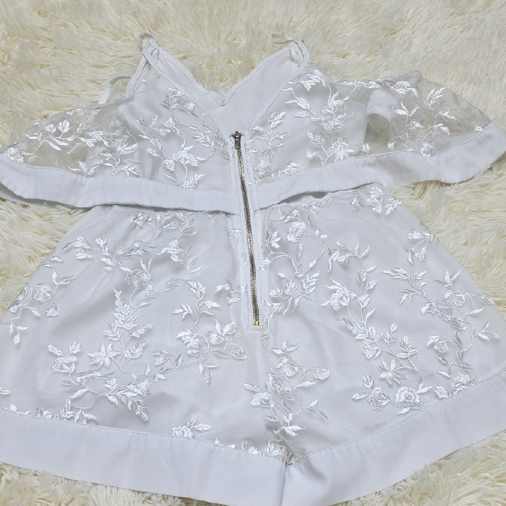 Chic White Floral Embroidered Women's Blouse - Picture 6 of 7